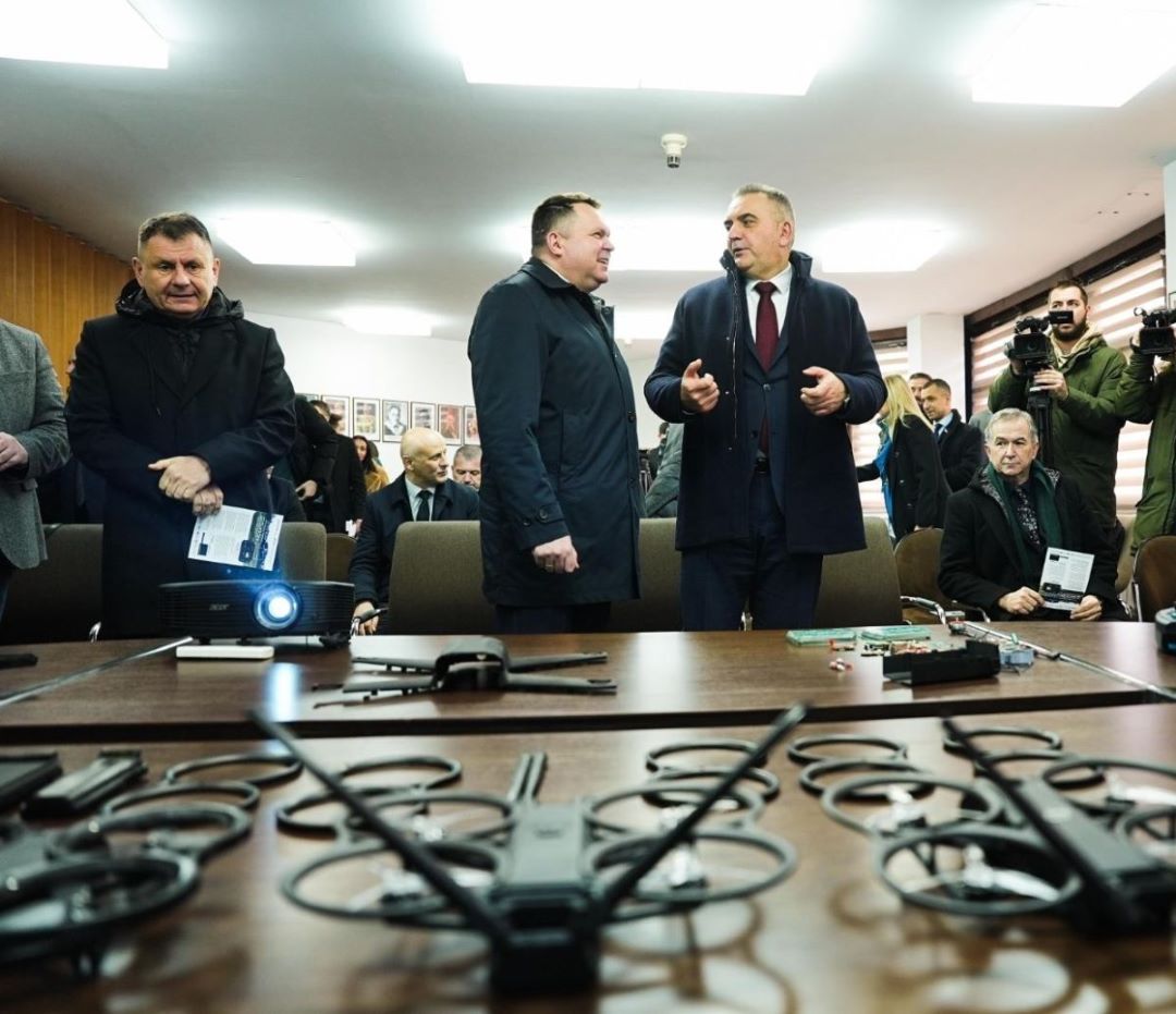 Premijer o dronovima u preduzeću blokiranom dugovima