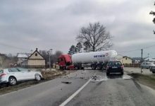 Vozač „golfa“ povrijeđen u sudaru sa cisternom kod Bijeljine