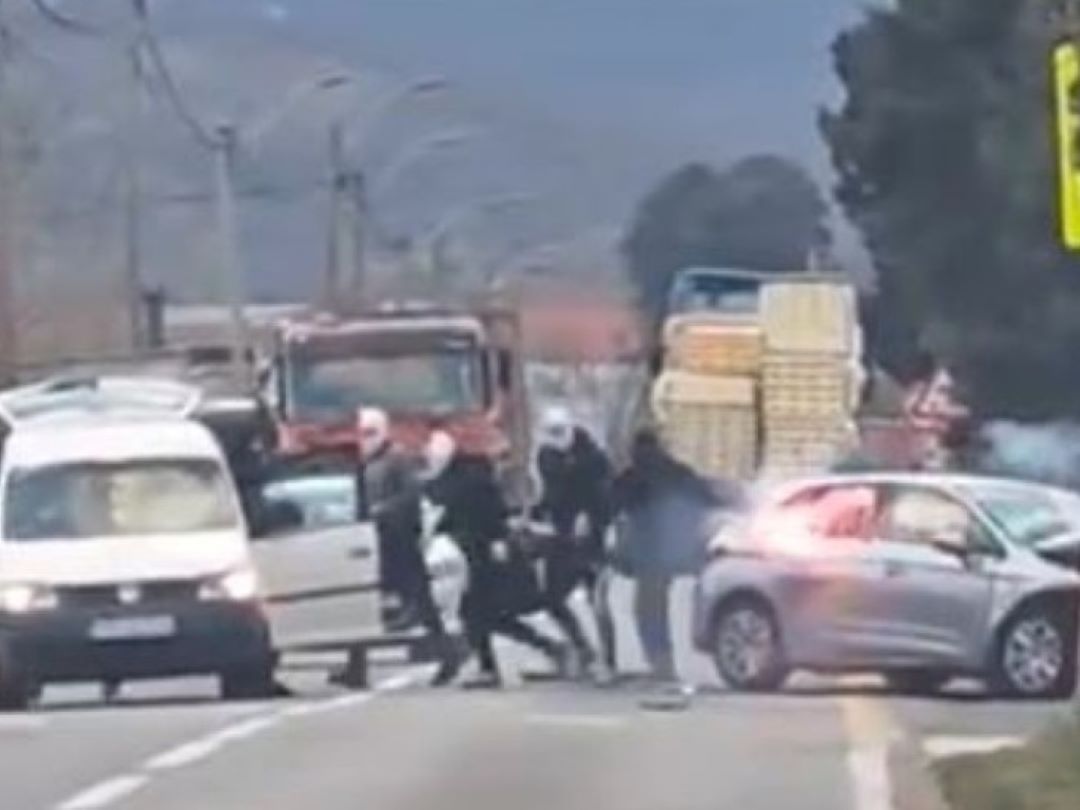 Drama kod Mostara: Maskirani napadači zapalili vozilo i napali vozača