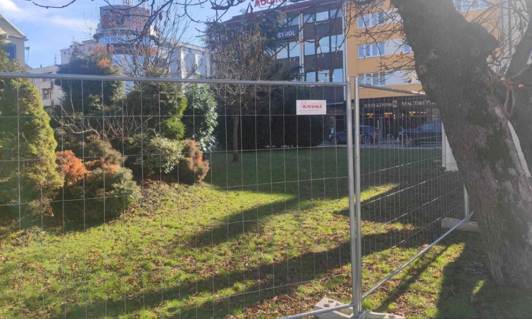 Presječena cijev tokom kopanja za parohijski dom: Centar Banjaluke bez vode