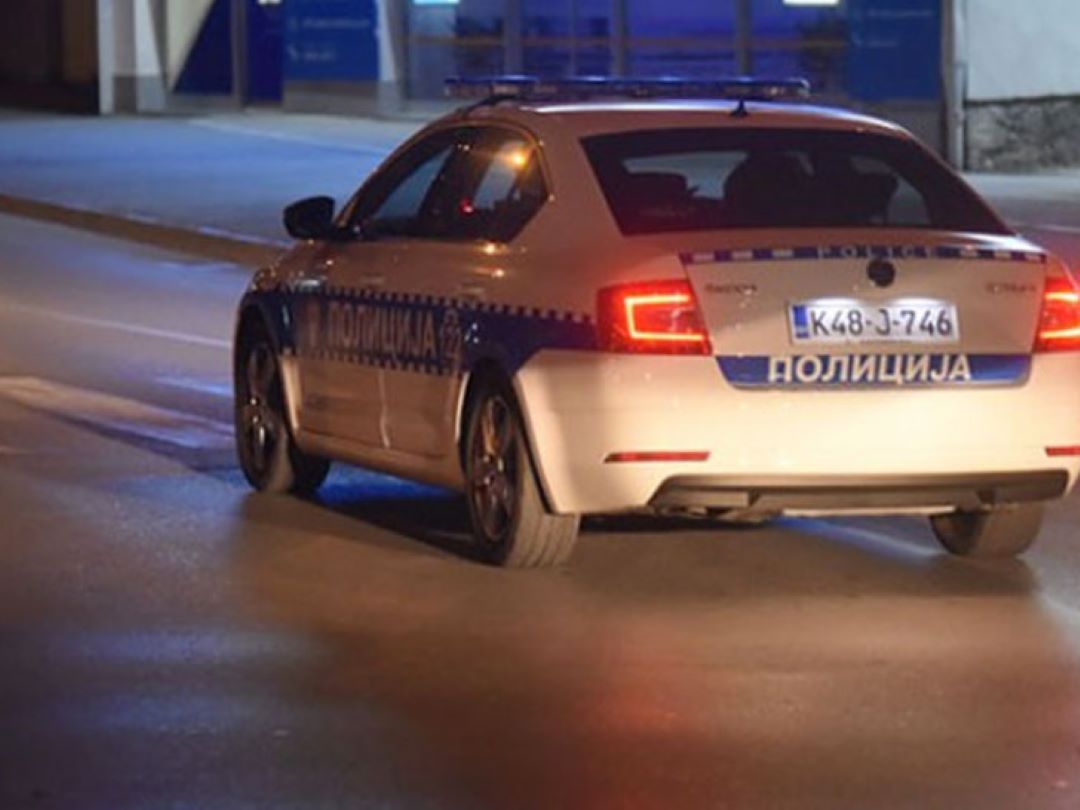 BMW sletio s puta u Laktašima, povrijeđeni mladić i djevojka