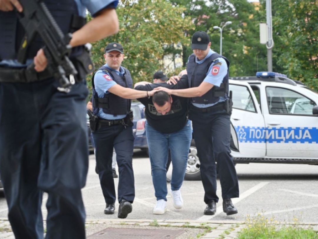 Prijeteći pištoljem oteo skoro 19.000 KM