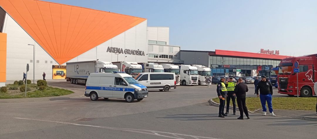 Prevoznici prekinuli proteste kod GP Gradiška