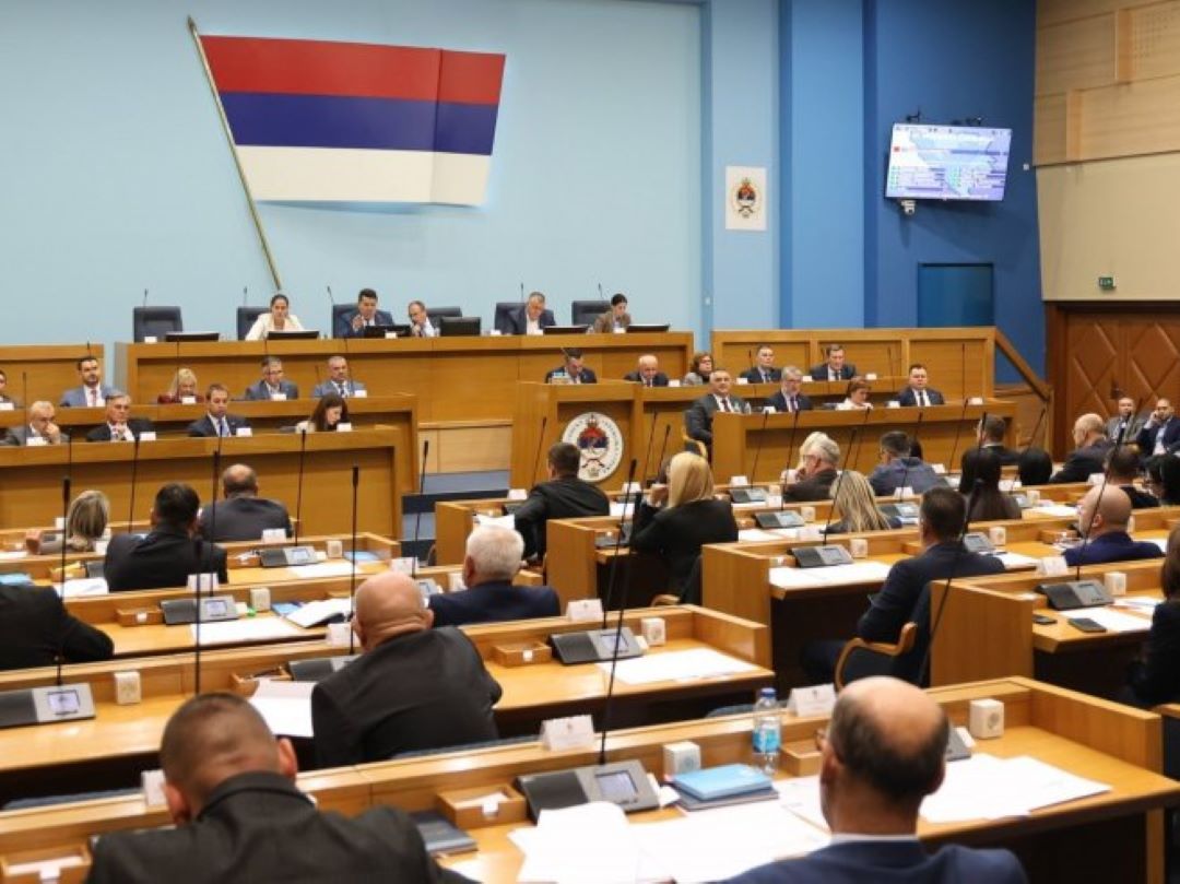 Narodna skupština usvojila zakone: Veće plate u javnom sektoru