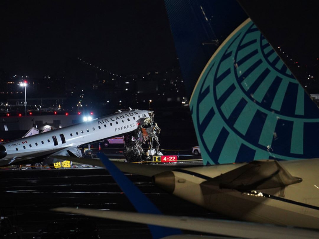 Sudar aviona i auta na pisti, ima stradalih