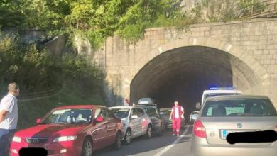 Sudar pet vozila u tunelu, tri osobe povrijeđene