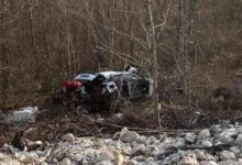 Vozilo iz BiH sletjelo u duboku provaliju: Povrijeđeni roditelji i beba