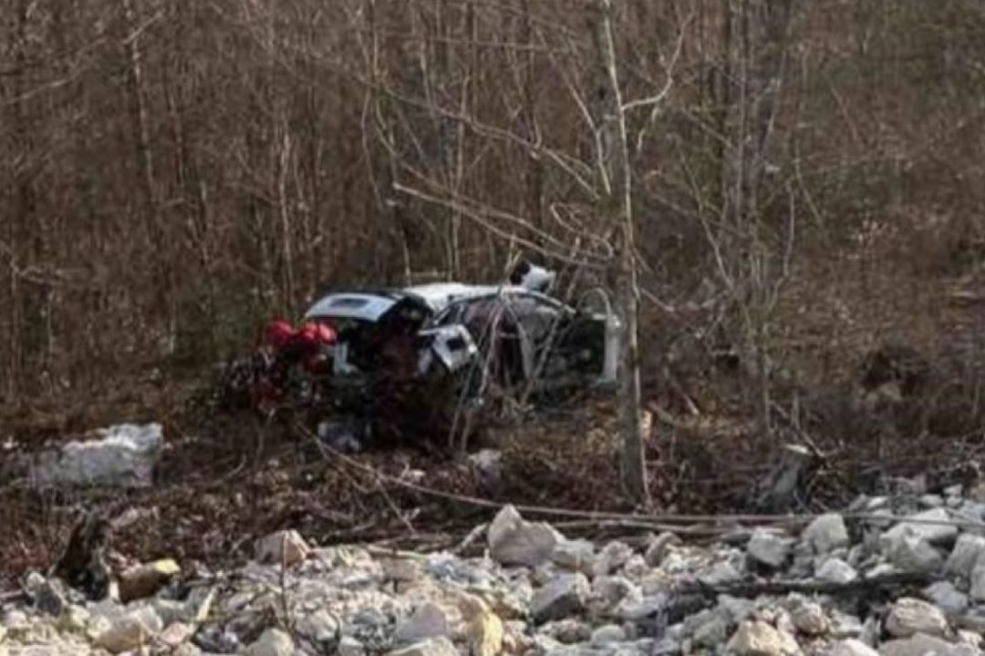 Vozilo iz BiH sletjelo u duboku provaliju: Povrijeđeni roditelji i beba