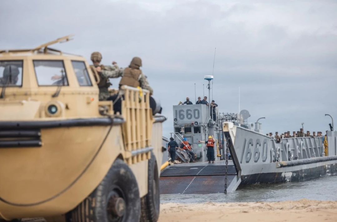 Tramp šalje 2.300 marinaca: Moguć kopneni napad na Iran