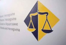 Kancelarija disciplinskog tužioca Visokog sudskog i tužilačkog savjeta BiH formirala je predmet protiv sudija Osnovnog suda u Banjaluci koji, kako se navodi, “odbijaju provesti presudu Suda BiH i izbrisati Milorada Dodika iz registra kao predsjednika SNSD-a”, potvrđeno je Raportu iz VSTS BiH. VSTS zbog Dodika formirao predmet protiv banjalučkih sudija