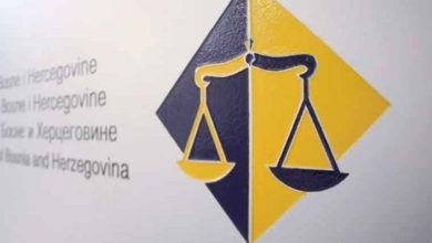 Kancelarija disciplinskog tužioca Visokog sudskog i tužilačkog savjeta BiH formirala je predmet protiv sudija Osnovnog suda u Banjaluci koji, kako se navodi, “odbijaju provesti presudu Suda BiH i izbrisati Milorada Dodika iz registra kao predsjednika SNSD-a”, potvrđeno je Raportu iz VSTS BiH. VSTS zbog Dodika formirao predmet protiv banjalučkih sudija