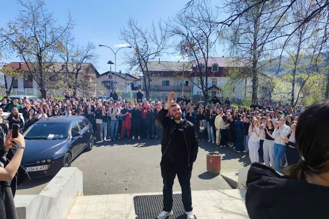 Profesor Anel Hajirić nakon emotivnog ispraćaja: Učio sam ih da budu ljudi