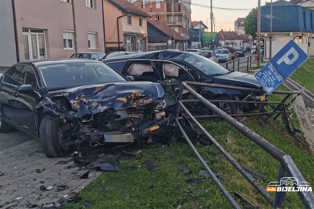 Karambol u Bijeljini: Pijani vozač udario u tri parkirana automobila