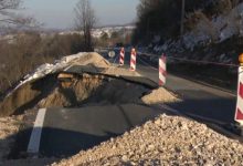 I dalje obustavljen saobraćaj na putu Bijeljina-Tuzla