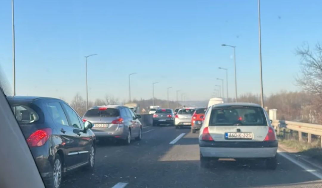 Kolaps na brzoj cesti kod Prijedorske petlje: Vozači čekaju i do 40 minuta (VIDEO)