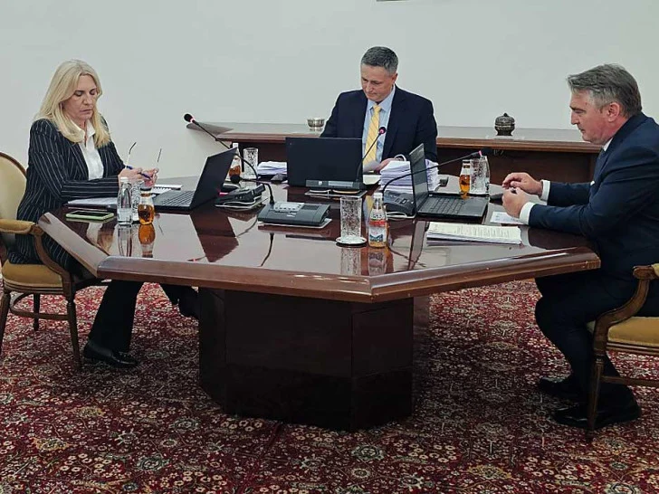 Komšić i Bećirović odbili preporuku da se “Muslimansko bratstvo” i IRG proglase terorističkom organizacijom