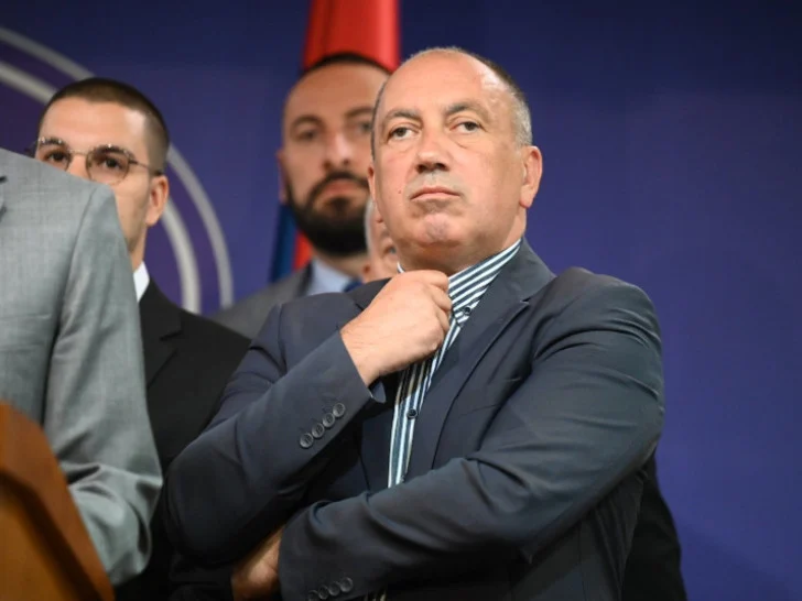 Crnadak osniva novu stranku