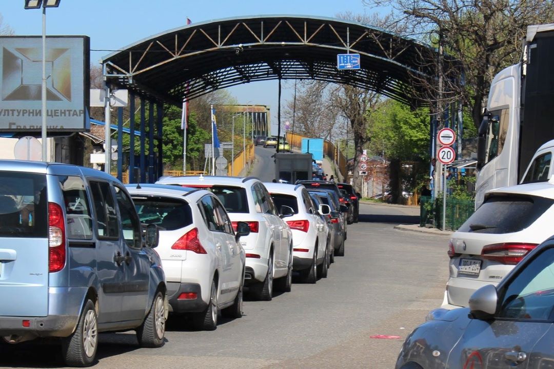 Gužva na granici u Gradišci od ranog jutra