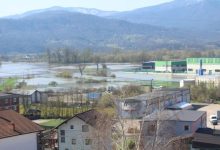 Alarmantno u Gračanici: Spreča se izlila, kuće i imanja pod vodom
