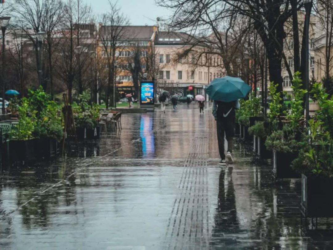 Stižu pljuskovi, uveče razvedravanje