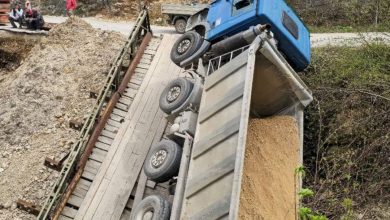 Urušio se most kod Ključa: Kamion propao, saobraćaj obustavljen