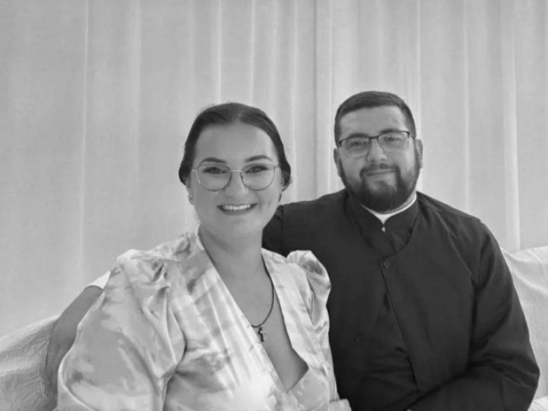 Sahranjeni sveštenik Nenad Mitrić i njegova supruga