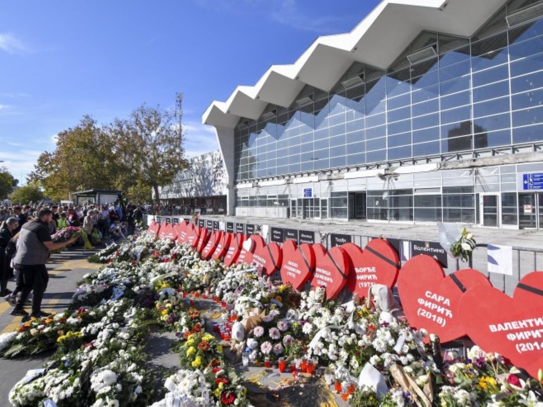 Presuda za pad nadstrešnice u Novom Sadu: Porodicama žrtava milionska odšteta