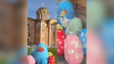 Oštećena vaskršnja dekoracija koja je uljepšavala grad tokom praznika