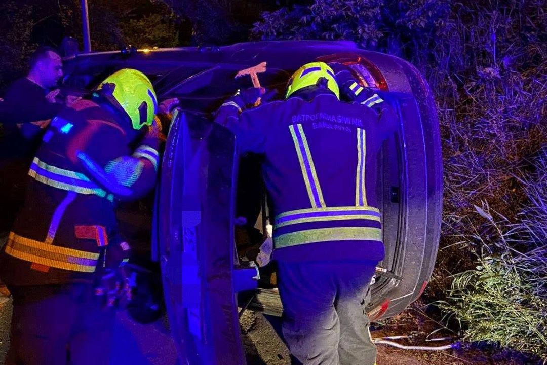 Udes u Banjaluci, vatrogasci izvlačili vozača iz škode