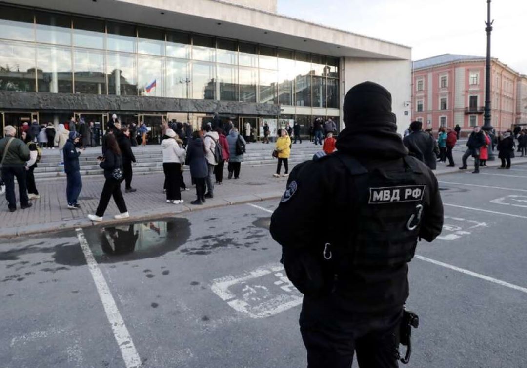 U sudaru kod Sankt Peterburga poginula najmanje jedna osoba, a povrijeđeno 20 ljudi