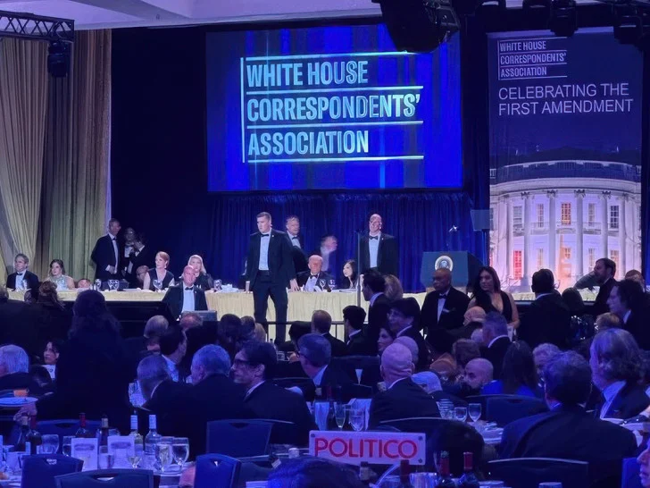 Pucnjava na svečanoj večeri, Tramp hitno evakuisan