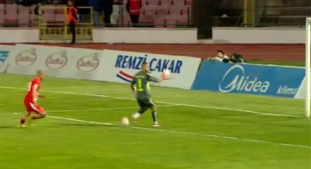Urnebesni kiks golmana iz Turske (VIDEO)