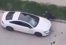 Muškarac razbijao automobil u Tuzli, pa propao kroz panoramu: Reagovala i policija (VIDEO)