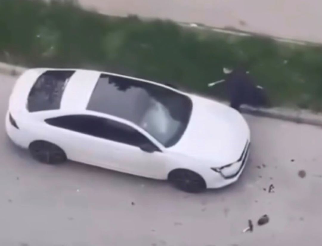 Muškarac razbijao automobil u Tuzli, pa propao kroz panoramu: Reagovala i policija (VIDEO)