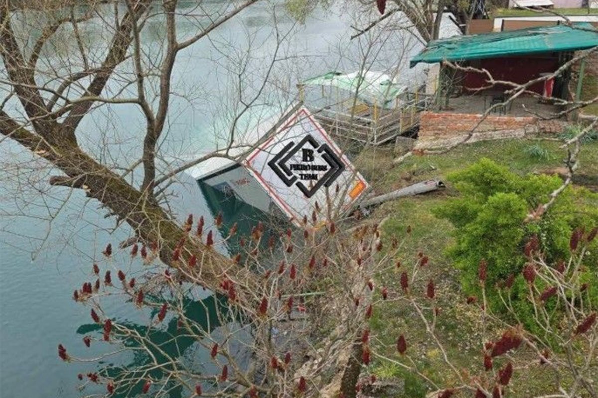 Strava u Bihaću: Sletio sa kamionom u Unu i utopio se