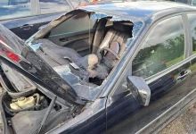 Gorio automobil u krugu kasarne Kozara u Banjaluci