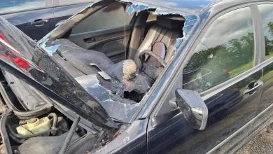 Gorio automobil u krugu kasarne Kozara u Banjaluci