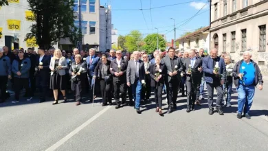Mirnom šetnjom i polaganjem cvijeća obilježene 34 godine od zločina u Dobrovoljačkoj ulici