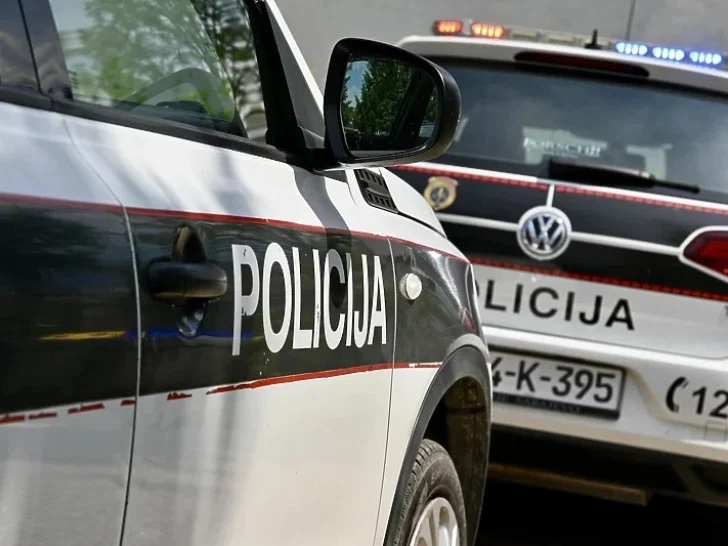 Horor u BiH: Muškarac ubio punicu, teško ranio suprugu pa se zabarikadirao