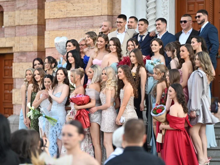 Maturanti Medicinske škole uljepšali ulice Banjaluke