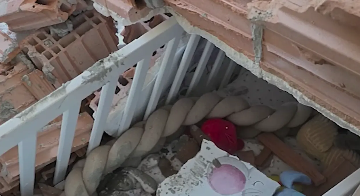 Zid pao na dječiji krevetac, porodica za dlaku izbjegla tragediju