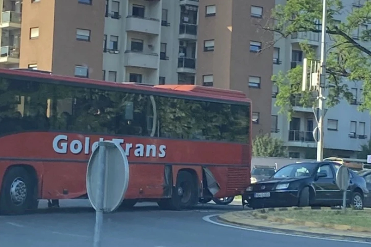 Sudar autobusa i automobila u Banjaluci