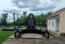 Uklonjen spomenik sa ustaškim simbolom u Modranu kod Dervente
