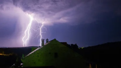 Užas u Srbiji: Grom usmrtio muškarca, žena u bolnici