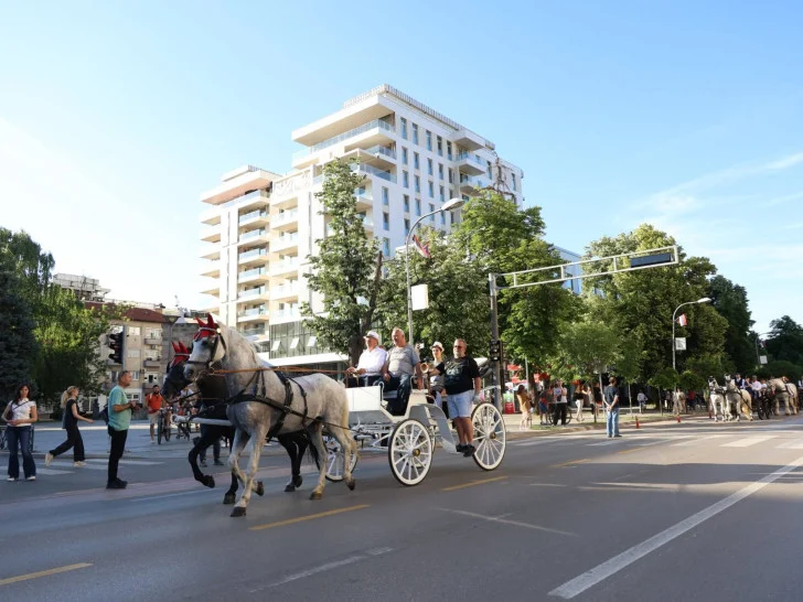 Defile kočija u Banjaluci