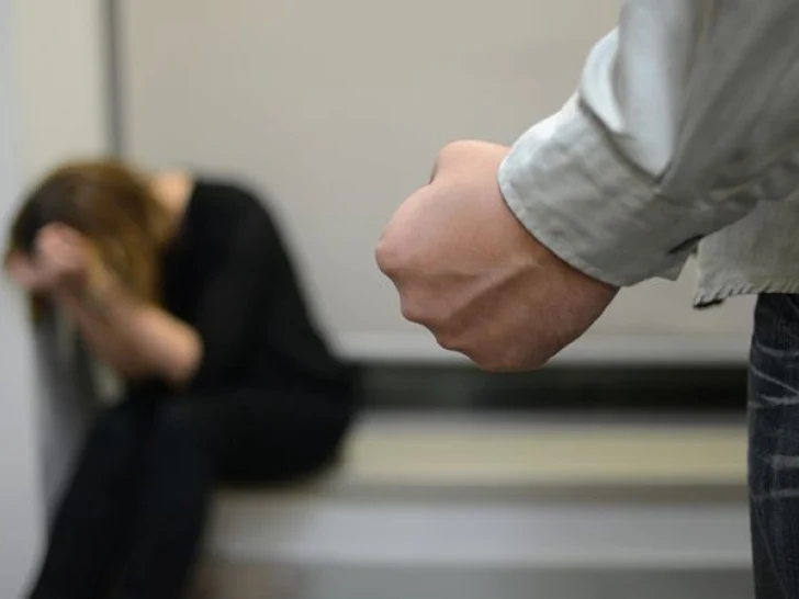 Tukao suprugu i pastorku pred djetetom