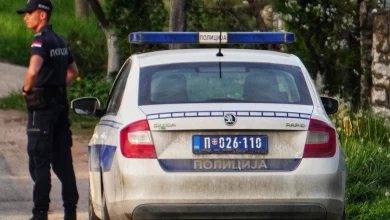 Drama u Beogradu: Flašama gađala vjernike dok su čekali cjelivanje