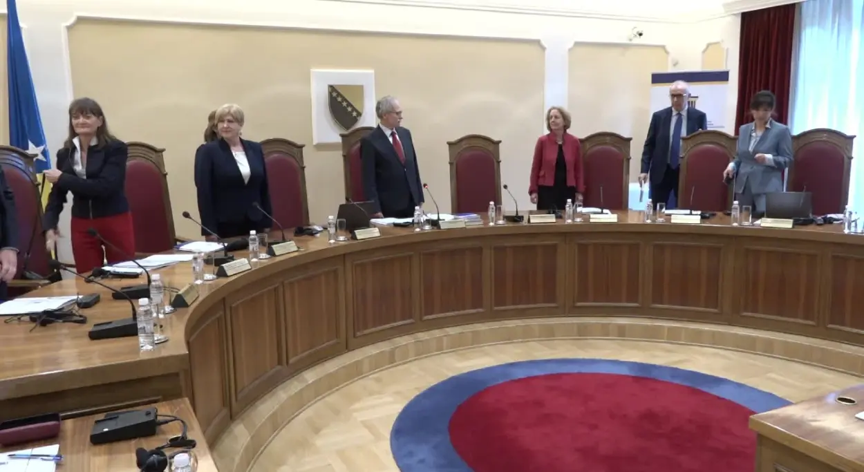 Odgovor krnjeg Ustavnog suda BiH: Ocjena ustavnosti odredbi koje je Šmit nametnuo “kompleksan posao”