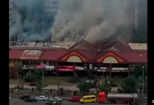 Požar u tržnom centru u Beogradu pod kontrolom, dvojica vatrogasaca povrijeđena