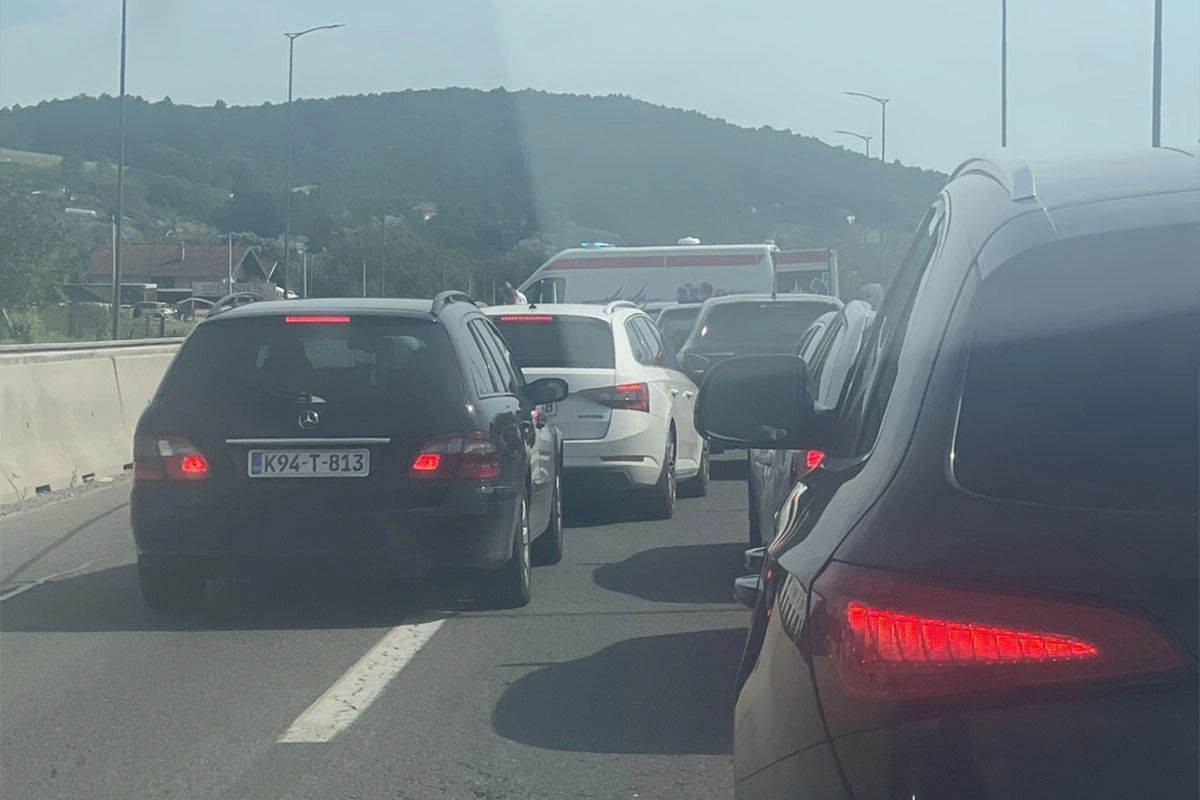 Težak u udes na brzoj cesti u Laktašima, ima povrijeđenih
